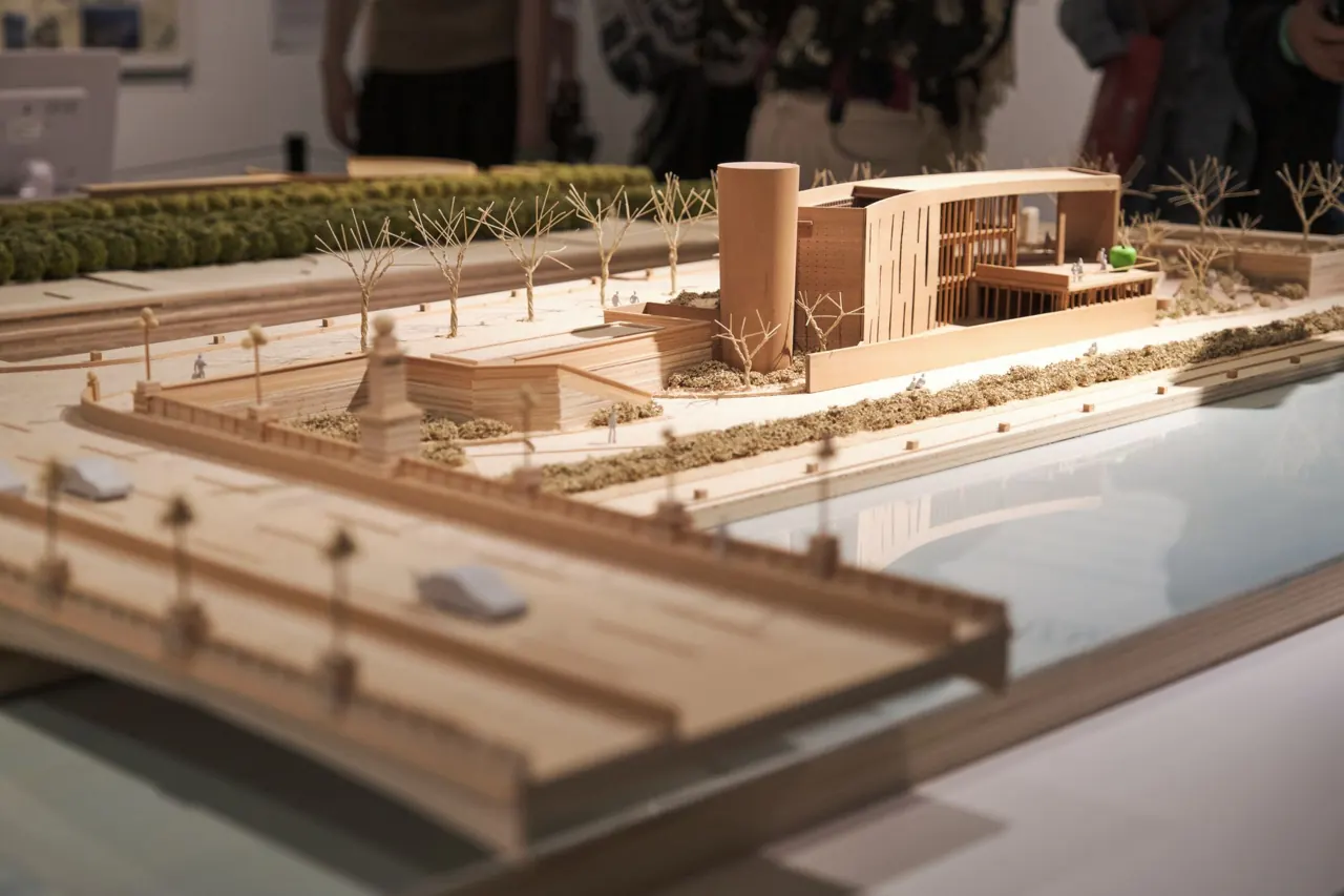 Maqueta de madera de un edificio